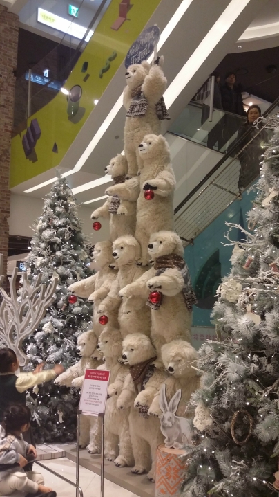 Dancing Bears at the Hyundai Department Store